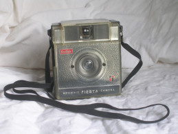 KODAK FIESTA - BROWNIE CAMERA - ANNI '60 - FUNZIONANTE - VINTAGE - Cameras