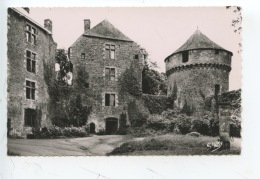 Lassay : Le Château - Cour Du Milieu (n°22 Artaud) Neuve - Lassay Les Chateaux