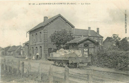 62 - AVESNES LE COMTE - PAS DE CALAIS - GARE - INTERIEUR ANIME - VOYAGEURS - TRAIN EN GARE - VOIR SCANS - Avesnes Le Comte