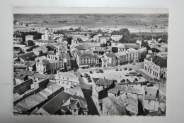 86 : Neuville - La Place Joffre Et Vue Générale ( Vue Avion ) - Neuville En Poitou