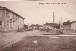 OUTINES - LA RUE BEAUFORT - TRES BELLE ET - RARE - CARTE  - SEPIA - LE MONUMENT AUX MORTS - COMMERCE-AUTOMOBILE- POULE E - Saint Remy En Bouzemont