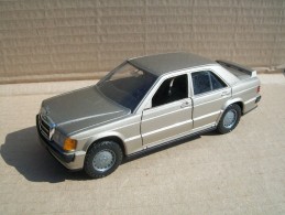 NZG - MERCEDES  190E 2,3 16   NO BOITE  Scala 1/?? - Nzg