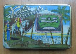 AC - NESTOR GIANACLIS CIGARETTEN QUEEN 25 CIGARETTES EMPTY TIN BOX #1 - Tabaksdozen (leeg)