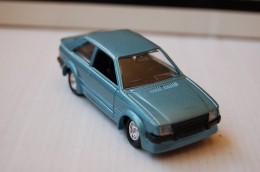 31-122. Coche Ford Escort RS Turbo - Solido