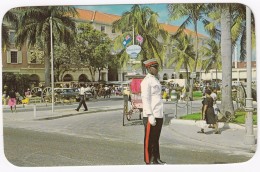 The Bahama Islands: The TRAFFIC POLICEMAN In Rawson Square - Bahamas