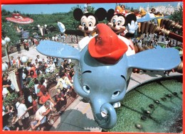 Carte Postale DISNEYLAND PARIS 1999 Mickey Et Minnie Dans Fantasyland - Disneyland