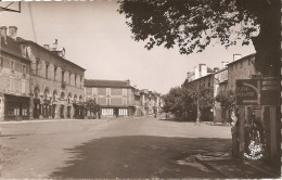 64  Pyrénées - Atlantique  :  Saint Palais  Place De L'hôtel De Ville        Réf 1656 - Saint Palais