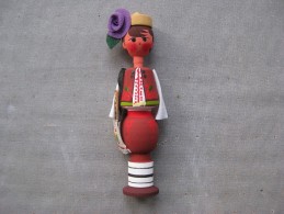 Figurine En Bois Peinte à La Main Costume Folklorique & - People