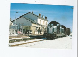 UNE BB 66000 EN TETE D'UN TRAIN COURT DE MARCHANDISES USSEL/BRIVE QUITTE LA GARE D'EGLETONS (19) FEV 1991 - Egletons