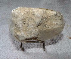 RARE BELLE PIERRE DE Massada Israel 8 X 4 X 4 Cm Environ 145 Grammes : TBE   LIVRE AVEC SUPPORT EN METAL - Météorites