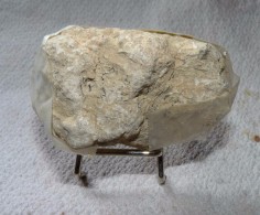 RARE BELLE PIERRE DE Massada Israel 8 X 4 X 4 Cm Environ 145 Grammes : TBE   LIVRE AVEC SUPPORT EN METAL - Meteorites