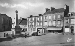 29- LANDIVISIAU -MONUMENT AUX MORTS PLACE DE L EGLISE - Landivisiau