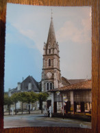 86 - Rouillé : L' Eglise Et Les Halles - Gencay