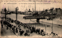 SAINT-NAZAIRE - Le Pont Roulant S'ouvrant Pour Le Passage D'un Transatlantique - Saint Nazaire
