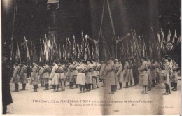 Cpa - FUNERAILLES Du MARECHAL FOCH - Les Glorieux Drapeaux De L'armée Française - Funerali