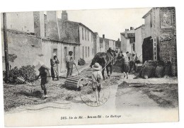 ILE DE RE ARS EN RE (17) Scène De Battage Dans La Rue Beau Plan Animation - Ile De Ré