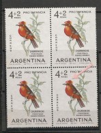 ARGENTINA - FAUNA - BIRDS - 1963 VARIEDAD Color ROJO Desplazado # 679 Block Of 4 - ** Mnh - Ungebraucht