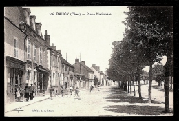 CPA ANCIENNE- BAUGY (18)- PLACE NATIONALE EN ÉTÉ AVEC BELLE ANIMATION- CAFÉ DE L'HOTEL- CYCLISTES- - Baugy