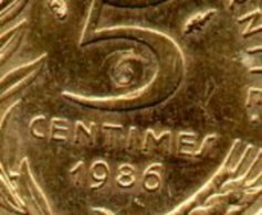 Belle Piéce Fautée De  5 Centimes 1986..défaut Au Milieu  Du 5 - Varietà E Curiosità