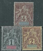 Madagascar N° 28 / 30 X  Type Groupe  :  Les 3 Valeurs Trace De Charnière Sinon TB - Unused Stamps