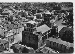 CPSM 63  ISSOIRE L EGLISE ET VUE D ENSEMBLE EN AVION AU DESSUS DE ....  Grand Format 15 X 10,5 - Issoire