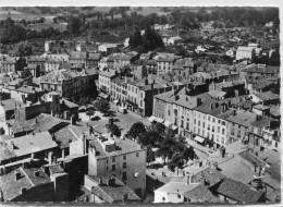 CPSM 63  ISSOIRE PLACE DE LA REPUBLIQUE   EN AVION AU DESSUS DE .. Grand Format 15 X 10,5 - Issoire