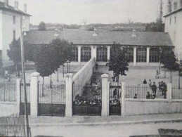 CPA 01 Ain Villebois Groupe Scolaire Pendant La Récréation - Unclassified