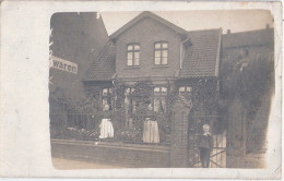 LÜNEBURG Einfamilienhaus Mit Bewohner Im Vorgarten Original Fotokarte Verlag L Treichel Altona 9.9.1908 Gelaufen - Lüneburg