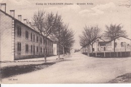 Cp , MILITARIA , Camp De VALDAHON (Doubs) , Grande Allée - Barracks