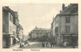 Delcampe - SARREGUEMINES - SAARGEMÛND - PLACE COMMERCANTE ANIMEE - CPA - Sarreguemines