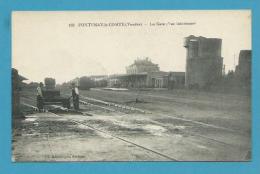 CPA 121 - Chemin De Fer Cheminots Sur La Voie Vue Intérieure De La Gare De FONTENAY LE COMTE 85 - Fontenay Le Comte
