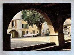 CPM - Côte D'Azur - Valbonne (06) - 59.La Place Et Ses Arcades  /// Autos Dans La Rue - DS Citroen - Otros Municipios