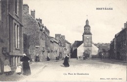 CPA - Place De Chatelaudren   ( En L´état ) - Châtelaudren