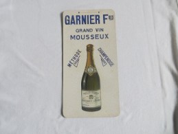 PLAQUE PUBLICITAIRE ANCIENNE EN CARTON GARNIER FRERES,GRAND VIN MOUSSEUX, SAUMUR CHAMPIGNY, RARE, VOIR SCAN - Paperboard Signs