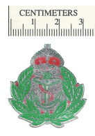 B31-46 CANADA WWII Navy Crown & Anchor Silver Foil Patriotic Label MHR - Local, Strike, Seals & Cinderellas