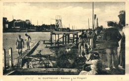 N°132 E -cpa Ouistreham -Robinson-le Plongeoir- - Swimming