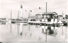 N°180 E -cpsm Ouistreham Riva Bella -le Yachting Clug Et Le Phare- - Ouistreham