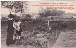 Une Tombe De Soldat Français Fleurie à L'occasion Des Fêtes De La Toussaint - War 1914-18