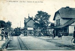 N°216 E -cpa Ouistreham -la Gare-arrivée Du Train De Caen- - Ouistreham