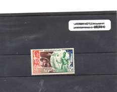 MADAGASCAR POSTE AERIENNE 1949 N° 72 * - Airmail