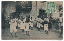 CPA - MADAGASCAR - Danse Guerrière De La Sagale - Tirailleurs Betsiléos - Madagaskar