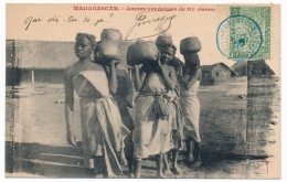 CPA - MADAGASCAR - Jeunes Vendeuses De Riz (Baras) - Madagascar