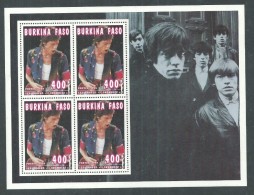 Burkina Faso N° 947 F XX  M. Jagger En Bloc De 4 Imprimé En Une Petite Feuille Sans Charnière, TB - Burkina Faso (1984-...)