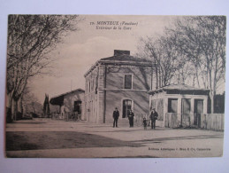 Cpa 84 Monteux La Gare Vue Exterieure Personnages - Monteux