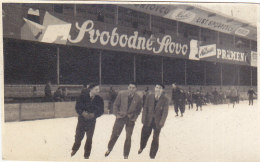 Skating In Prag Czechoslovakia Real Photo 1946 - Eiskunstlauf