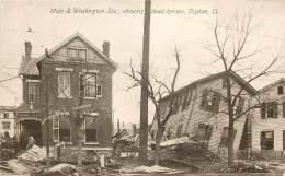 DAYTON . O. MAIN & WHASHINGTON STREETS , SHOWING DEAD HORSES . - Dayton