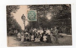 Mai16   7274439       La Fresnaye Sur Chédouet  Un Groupe De Promeneurs - La Fresnaye Sur Chédouet