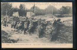 La Grande Guerre 1914 - 15 -- Sur Le Front -- Soldats Francais Derriere Un Mur De Terre - Oorlog 1914-18