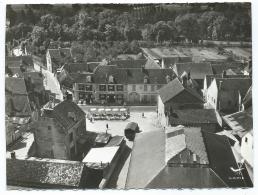 CPSM EN AVION AU DESSUS DE... FLOGNY LA CHAPELLE, VUE AERIENNE SUR LA PLACE ET L'HOTEL, TERRASSE RESTAURANT, YONNE 89 - Flogny La Chapelle