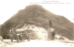 AUVERGNE 15 LE CANTAL PITTORESQUE ROUTE DE DIENNE A SALERS UNE HALTE AU PAS DE PEYROL VOITURE RENAULT - Auvergne